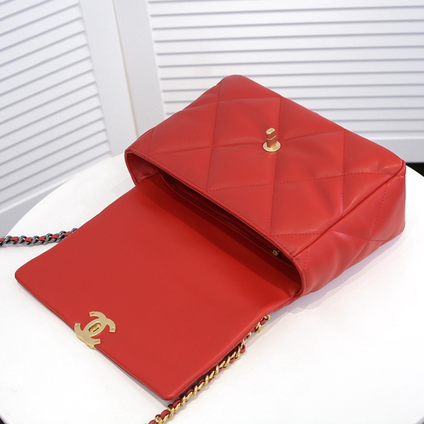 シャネルバッグ着用イメージ